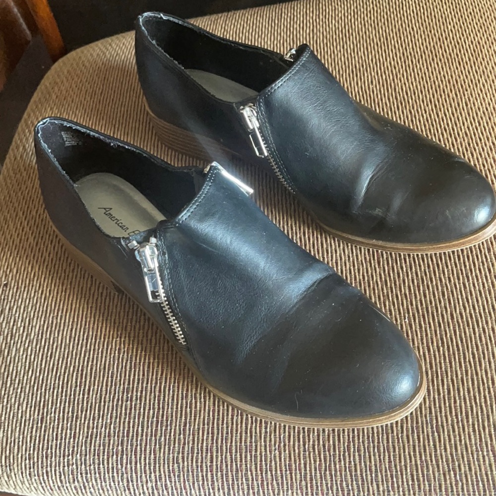 Black shoes with zipper